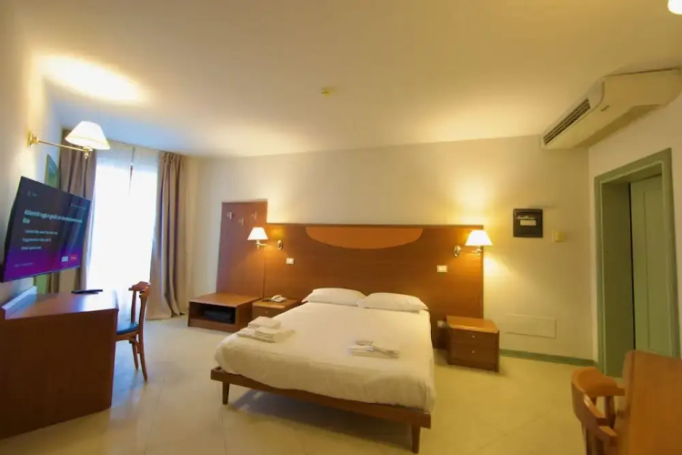 HC Hotel Touring Seniga