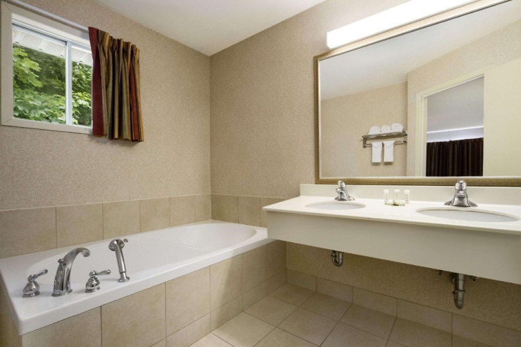 Quadruple Suite