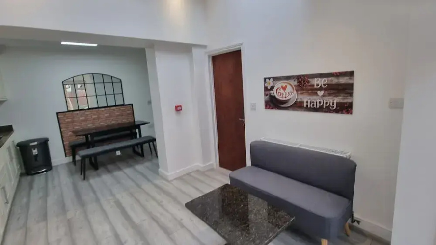 St Albans Stylish Suite With Kitchenette