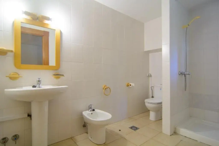 4 Bedrooms Villa