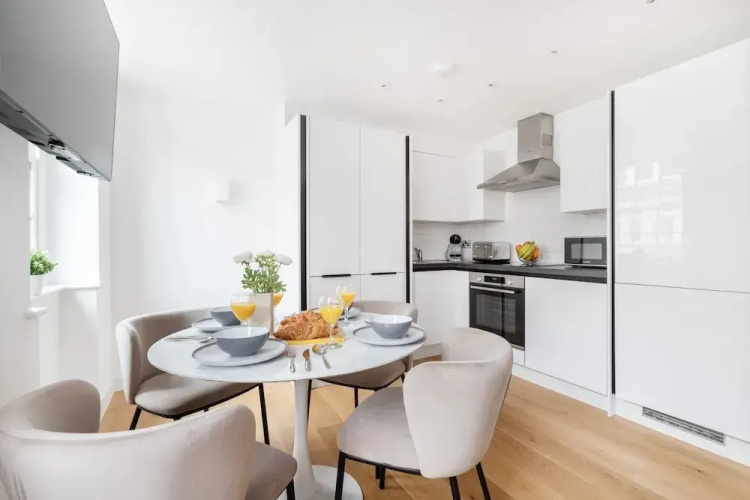 Fitzrovia 1BR with Balcony by Soho