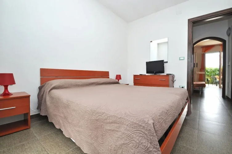 Arainn Lupiae - House for 3 Guests in Residence With Pool