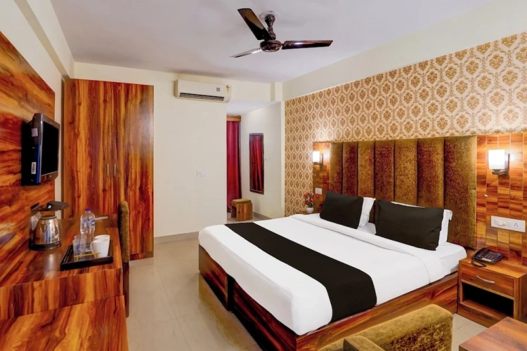 Deluxe Double room with balcony and with city view