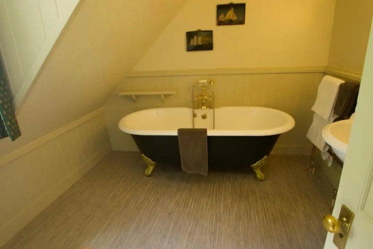 Premier Twin Attic Cottage