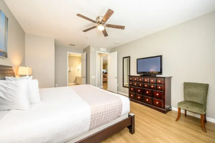 3 Bedroom Premium Lakeview [cdc Compliant] l 1012 Condo