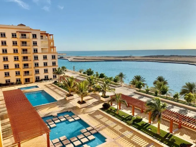 3 Bedrooms Apartment