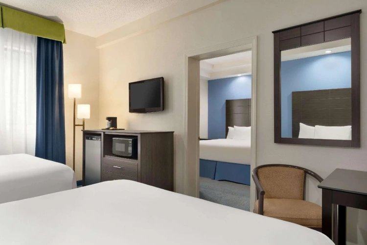 Sextuple Suite