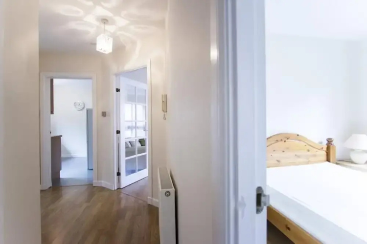 2 Bedroom Flat In Edinburgh