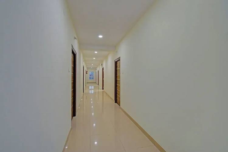 Fabhotel Garapati Grand