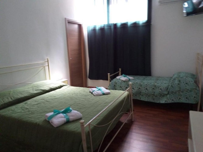 Standard Triple room