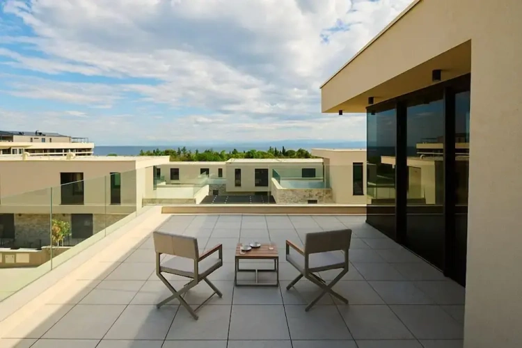 2 Bedrooms Studio with balcony