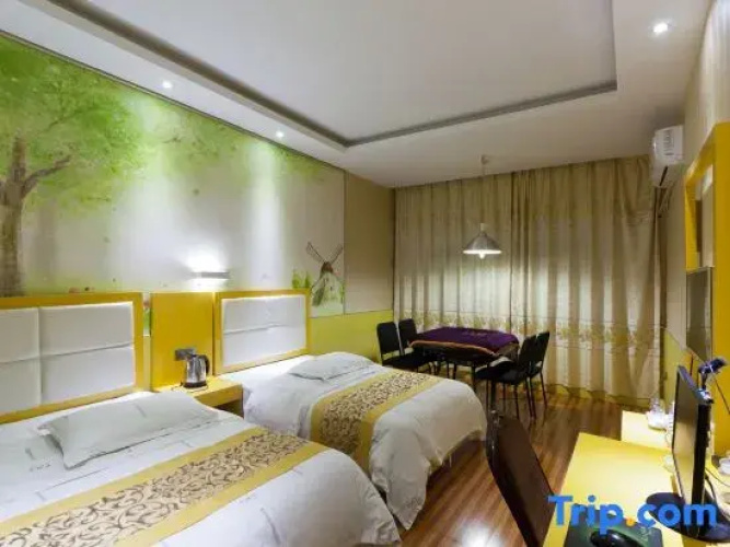Saturday Theme Hotel
