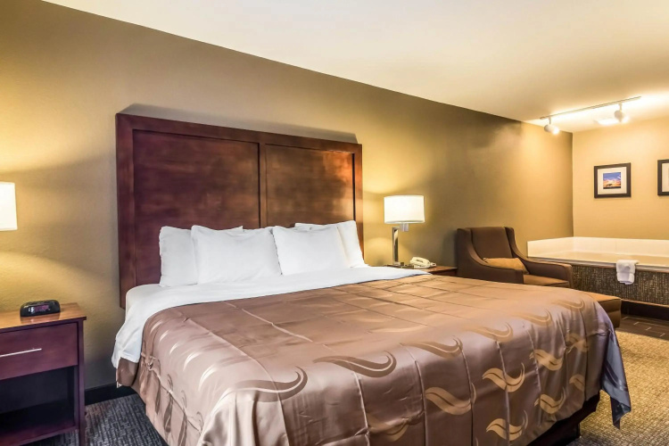 Quality Inn & Suites Salem near I-57