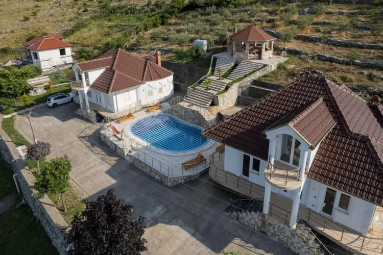 The Lake House 2 in Shkod r