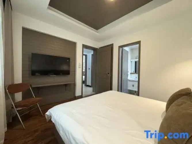 2 Bedrooms Suite with mountain view
