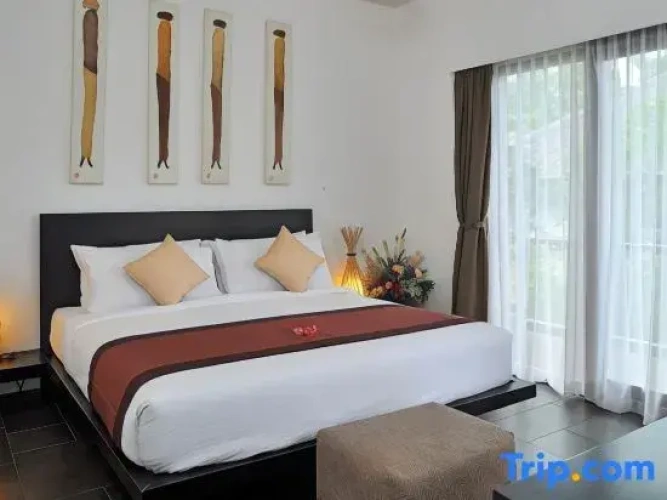 2 Bedrooms Villa
