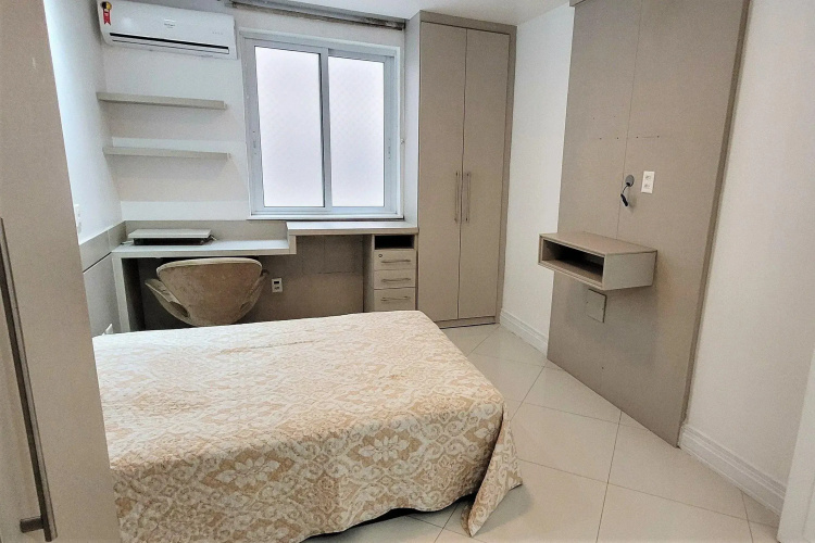 Amplo apartamento Avenida Atlantica