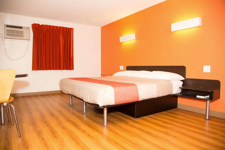 Motel 6 Omaha, NE