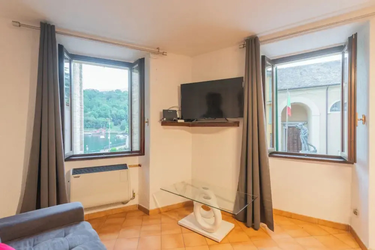 Bell Tower Square by Rent all Como