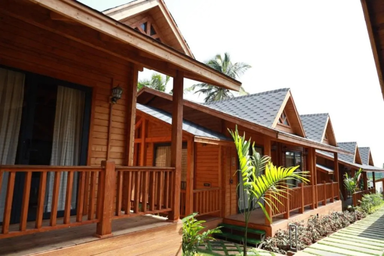 Foxoso Aaristo Baga Beach Resort