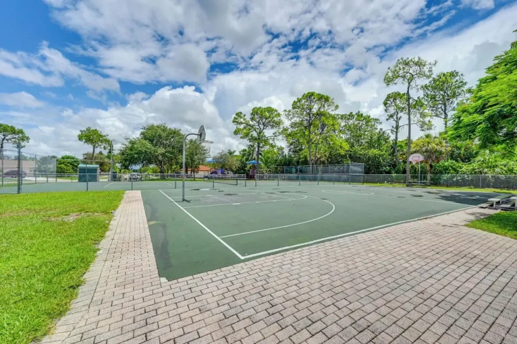 Cozy & Bright Naples Abode w/ Community Amenities!