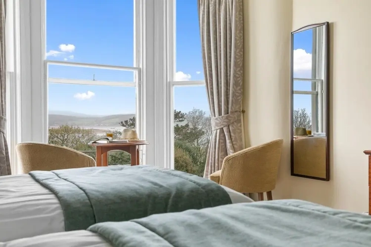 Standard Twin room with sea view