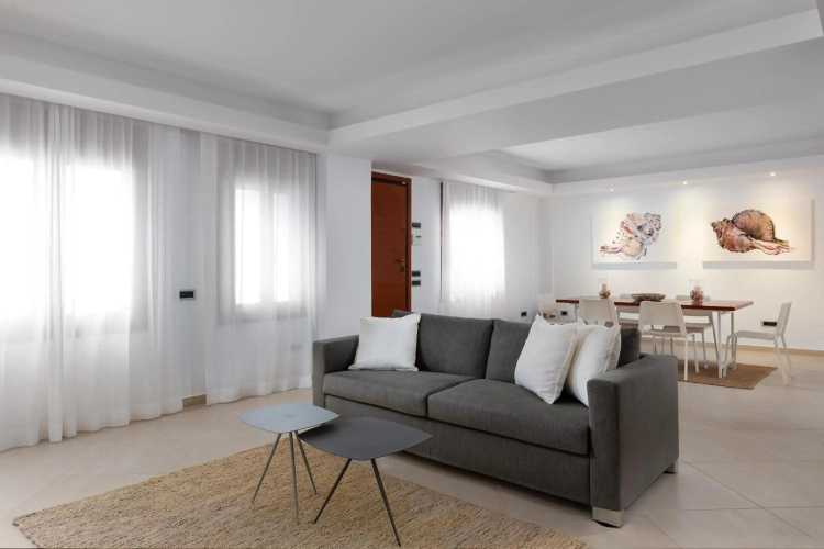 Love White Villa