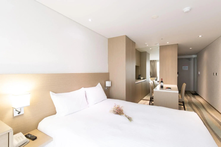 Ebenezer Hotel