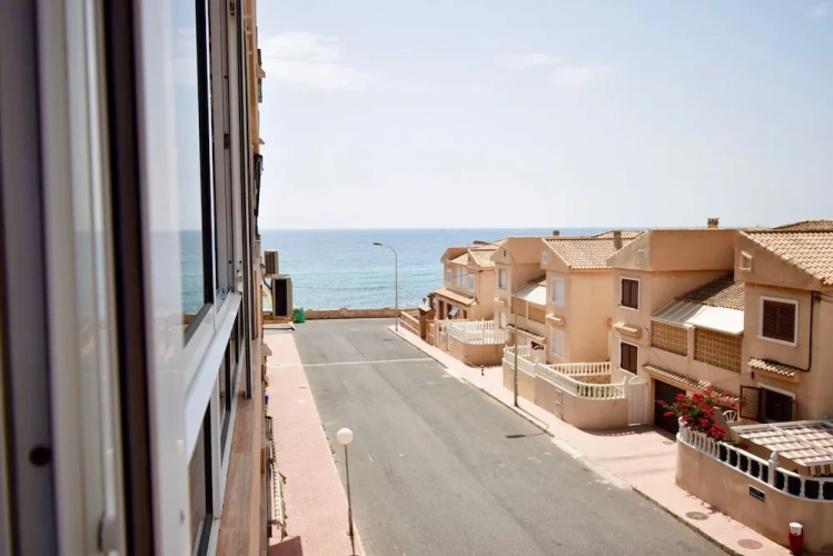 2 Bedrooms Apartment with balcony and with sea view
