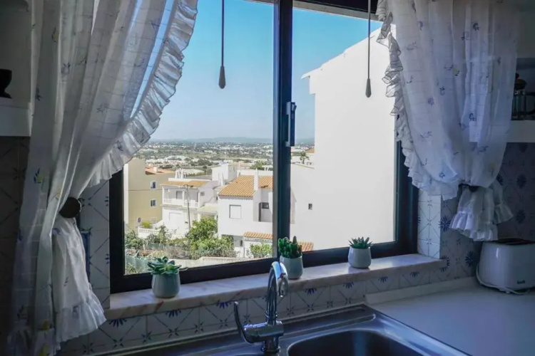 Studio Apartment with Sea View & Fibre Internet
