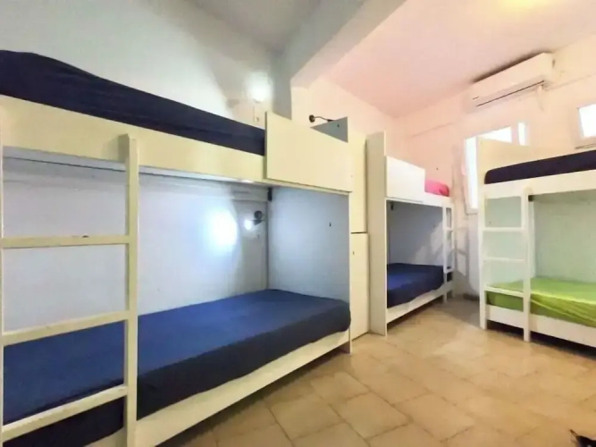 Fira Backpackers Place