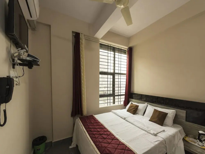 OYO 9544 Hotel Crown Residency
