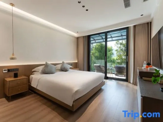 Deluxe Double room with view