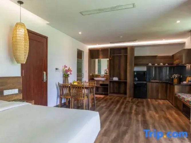 Apartment with garden view