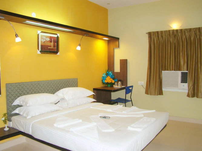 Grand Bee Hotel