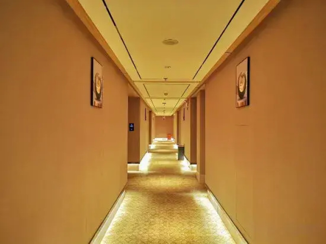 Mountains & Rivers Hotel