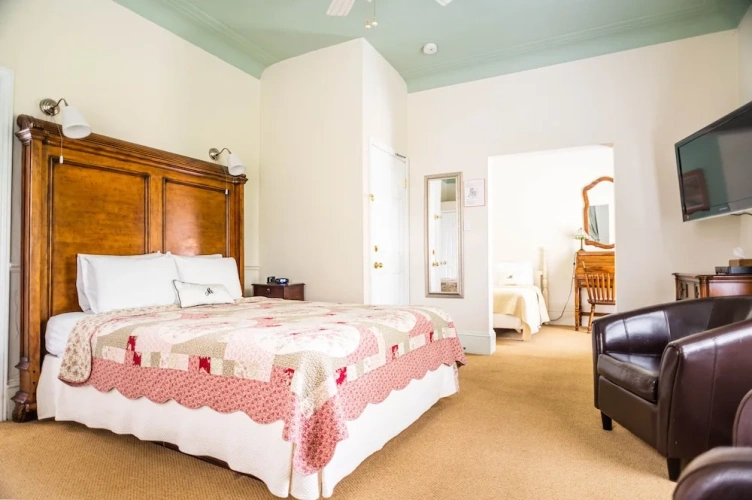 17 Family room