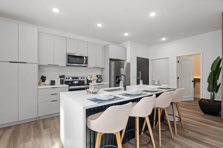 Stylish Home 15 Min to Magic