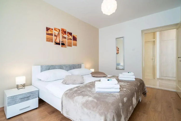 Luxurious Ivella by AULA