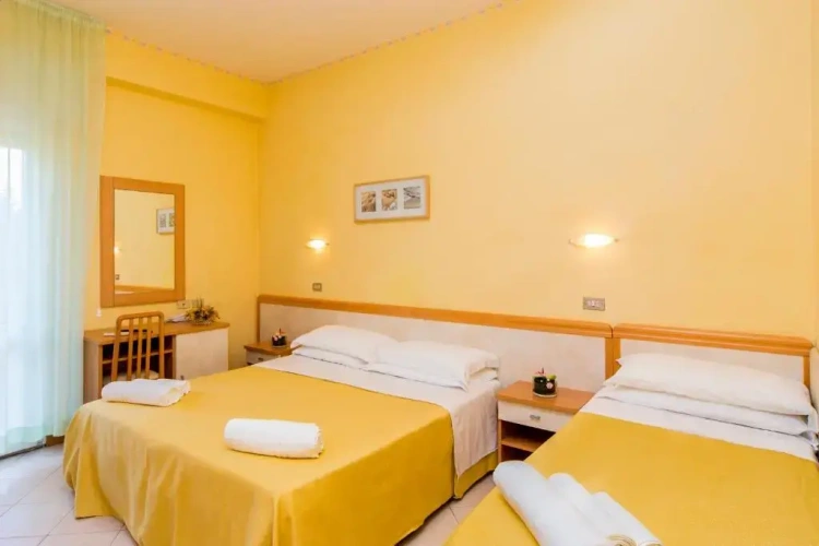 Standard Triple room