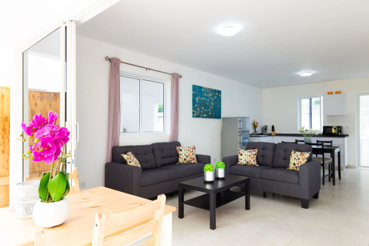 ☆ Charming, Convenient & Spacious 2BR Jan Thiel Apt ☆