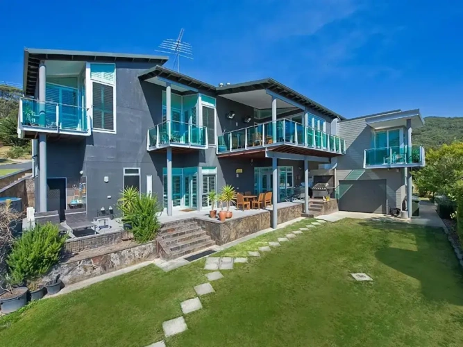 4 Bedrooms Cottage