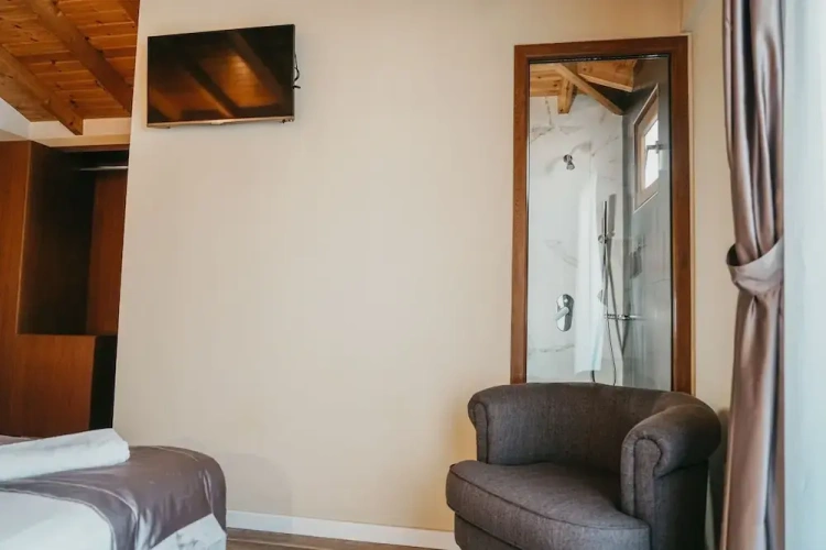 Standard Triple room with balcony