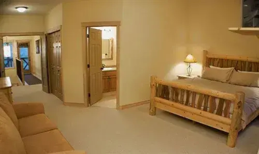 Sullivan Stone Lodge