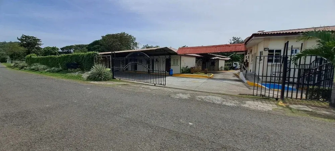 Mi Casa Asi de Grande