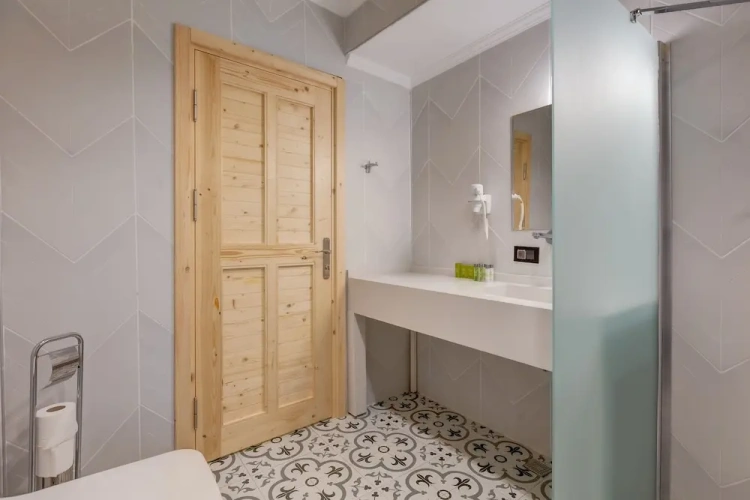 Comfort room
