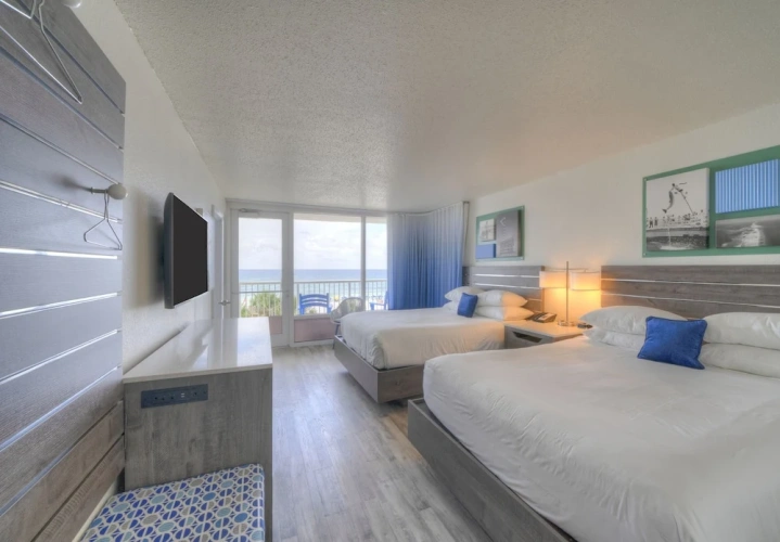Standard Quadruple room with balcony and with bay view