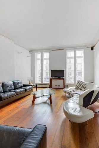 3 Bedrooms Apartment with courtyard view