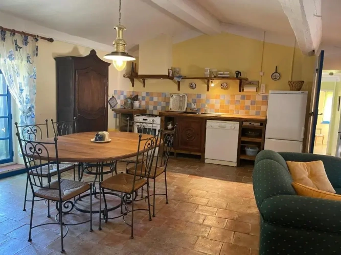 3 Bedrooms Apartment