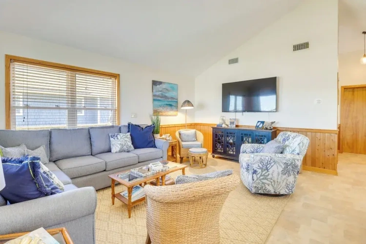 4 Bedrooms Cottage